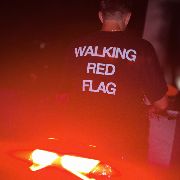 WALKING RED FLAG TEE